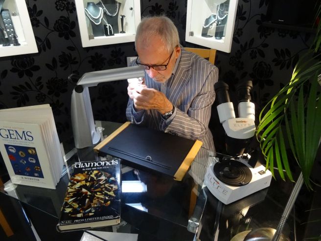 powerful crystal, crystal healing, himalayan salt, energy healer, psychic readers